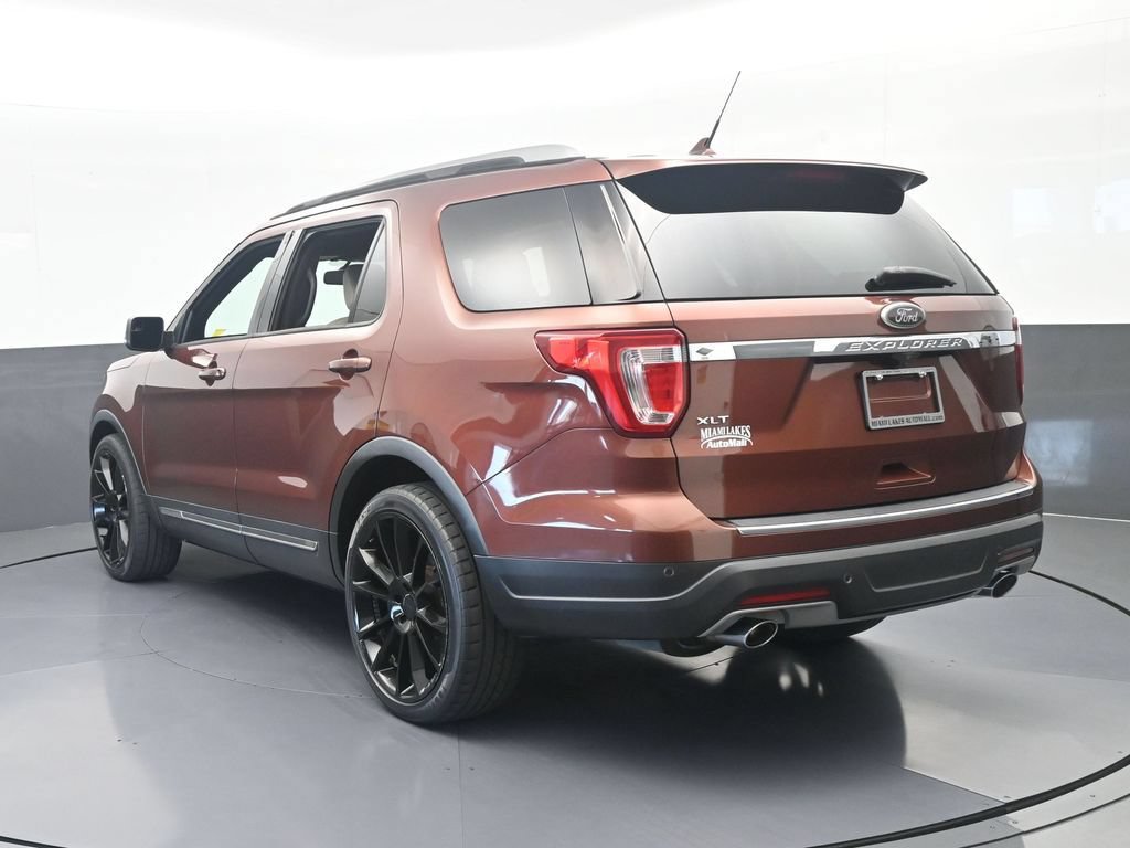 Used 2018 Ford Explorer XLT w/ Equipment Group 202A FWD image 4