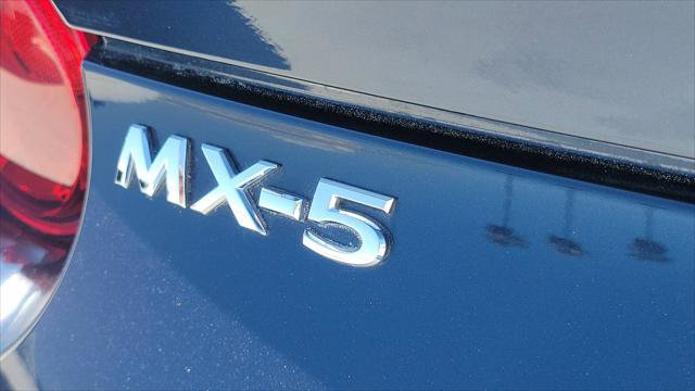Used 2022 MAZDA MX-5 Miata Club RWD image 7