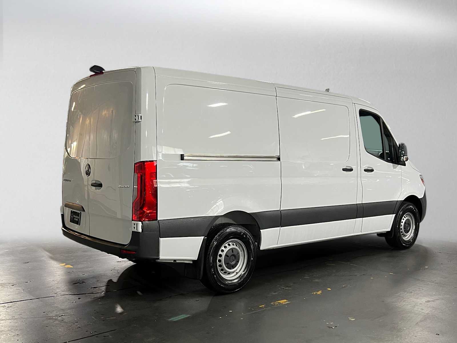 Used 2025 Mercedes-Benz Sprinter 2500 image 3