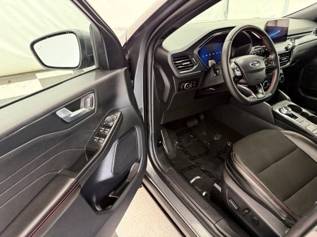 Used 2025 Ford Escape ST-Line Select AWD/4WD image 34