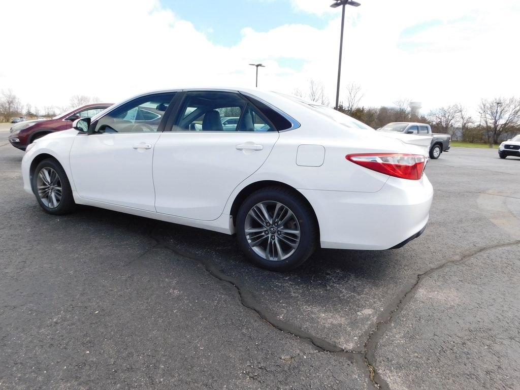 Used 2016 Toyota Camry SE w/ Moonroof Package image 5