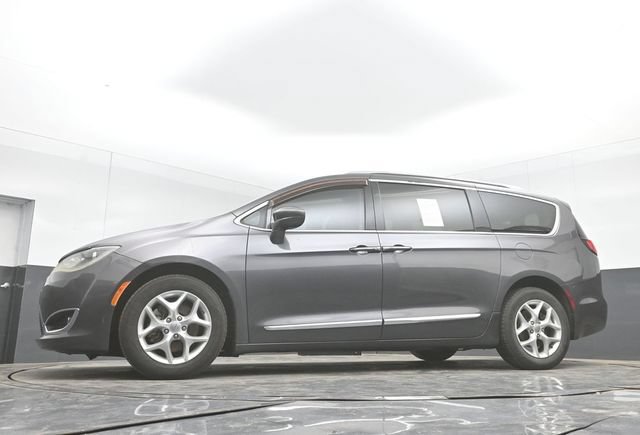 Used 2017 Chrysler Pacifica Touring-L Plus w/ Tire & Wheel Group FWD image 47