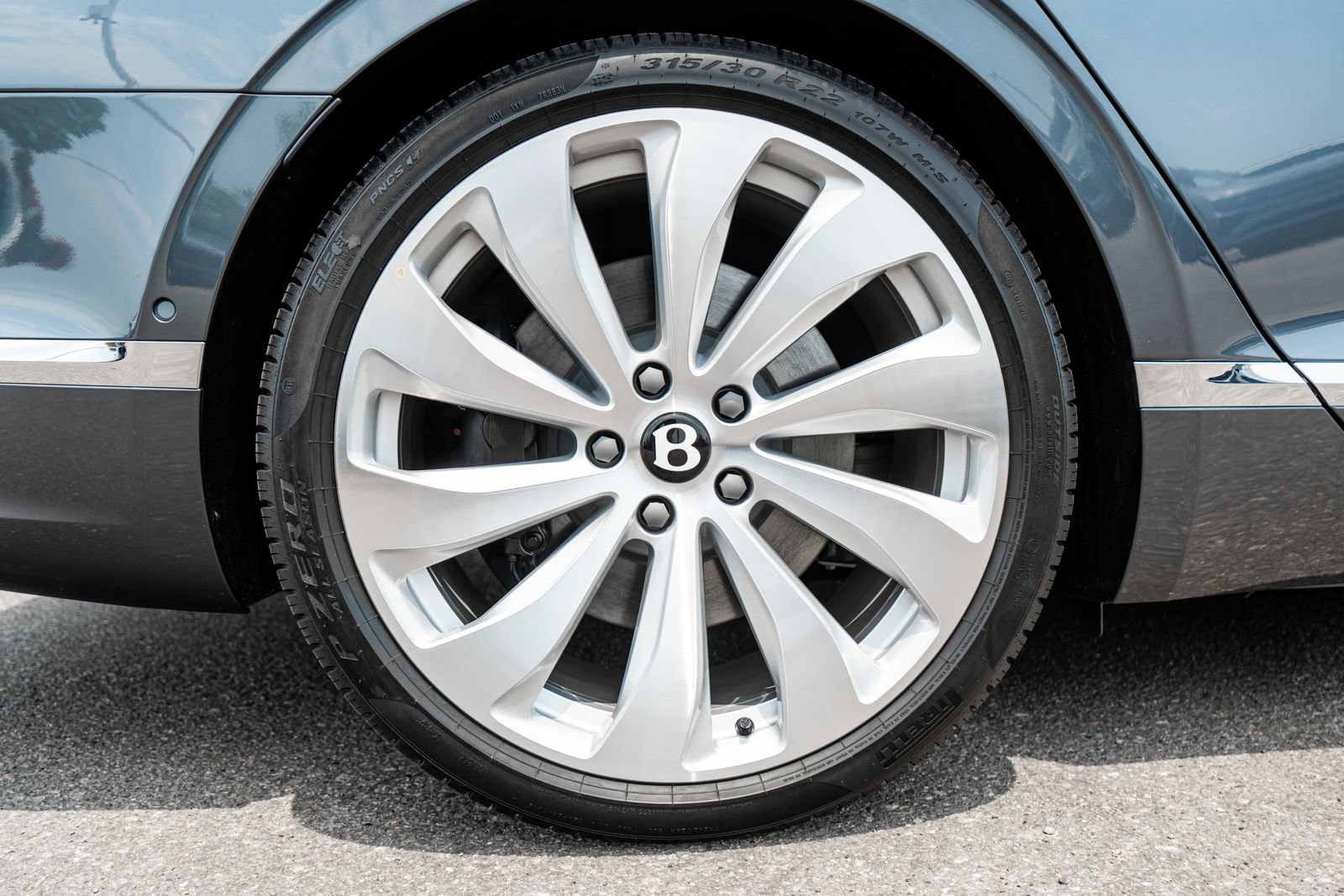 Certified 2026 Bentley Flying Spur Plug-In Hybrid AWD/4WD image 15