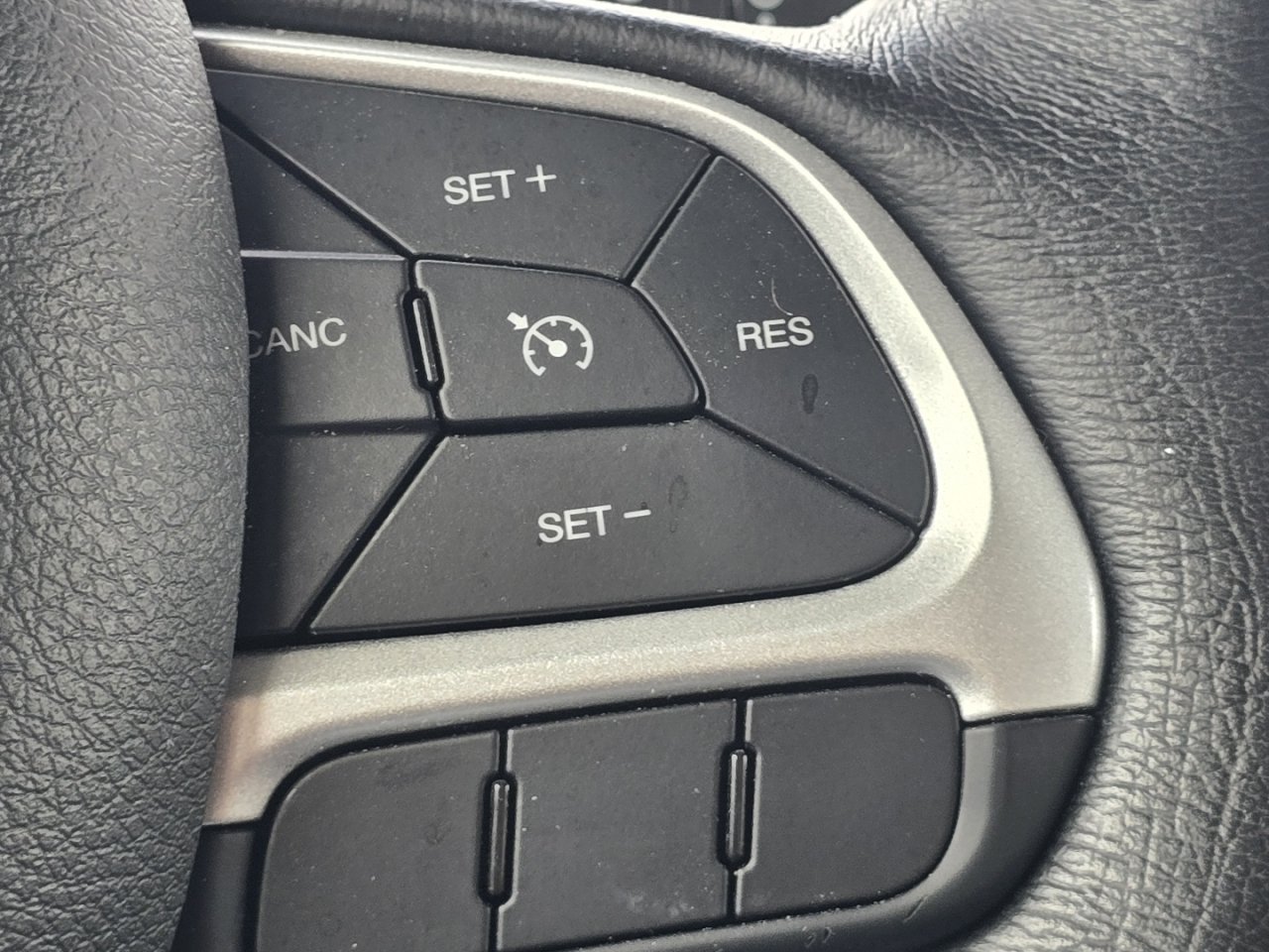 Used 2023 Jeep Renegade Latitude w/ Premium Group AWD/4WD image 30