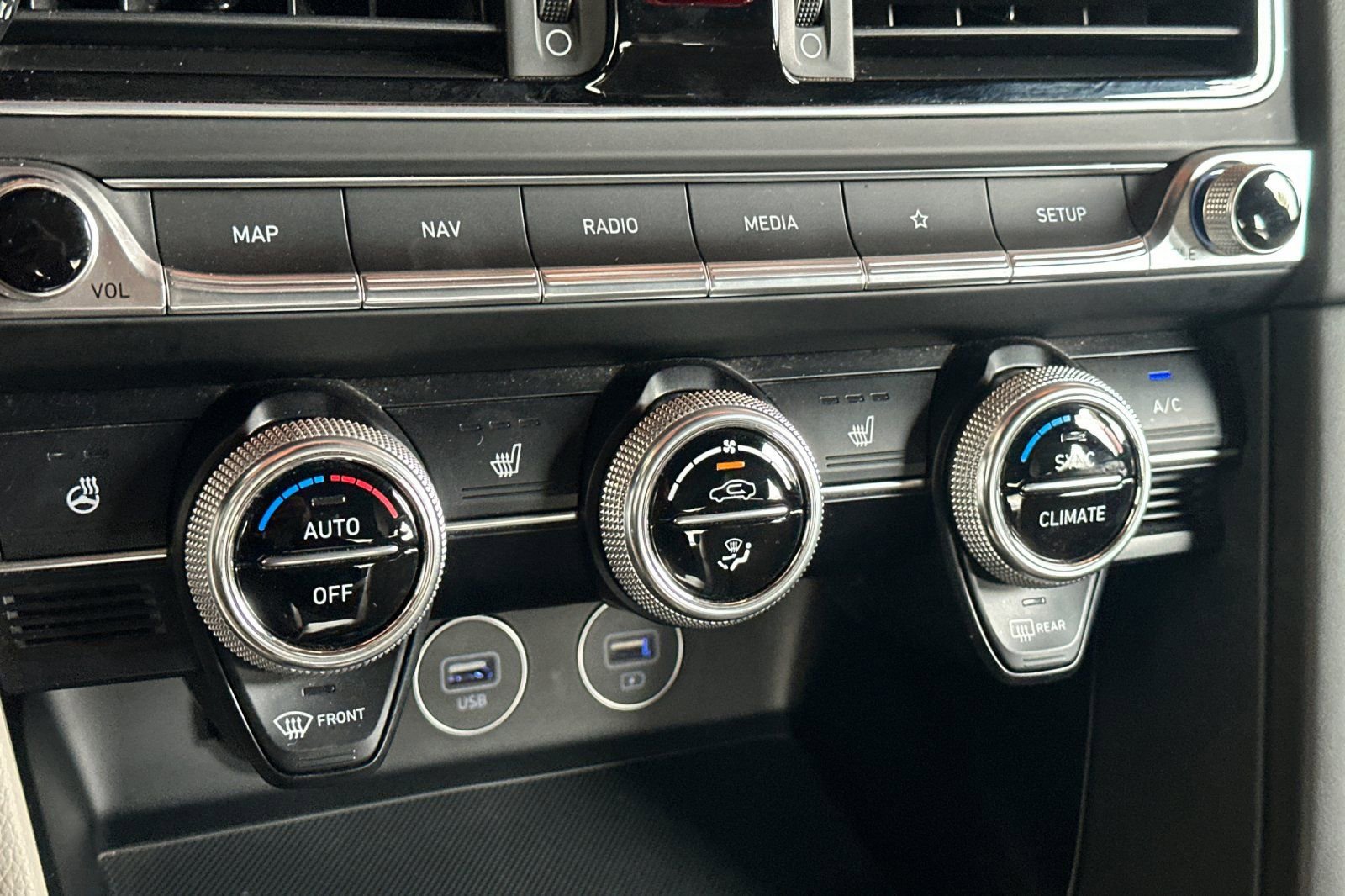 Used 2023 Genesis G70 2.0T image 27