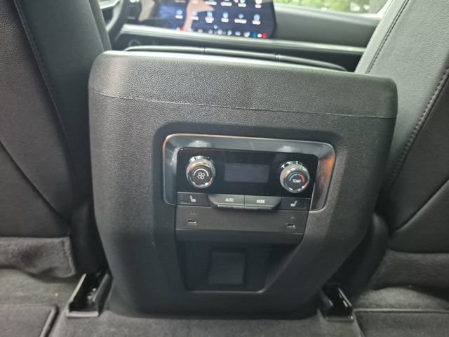 Used 2025 Chevrolet Tahoe Z71 w/ Comfort Package AWD/4WD image 28