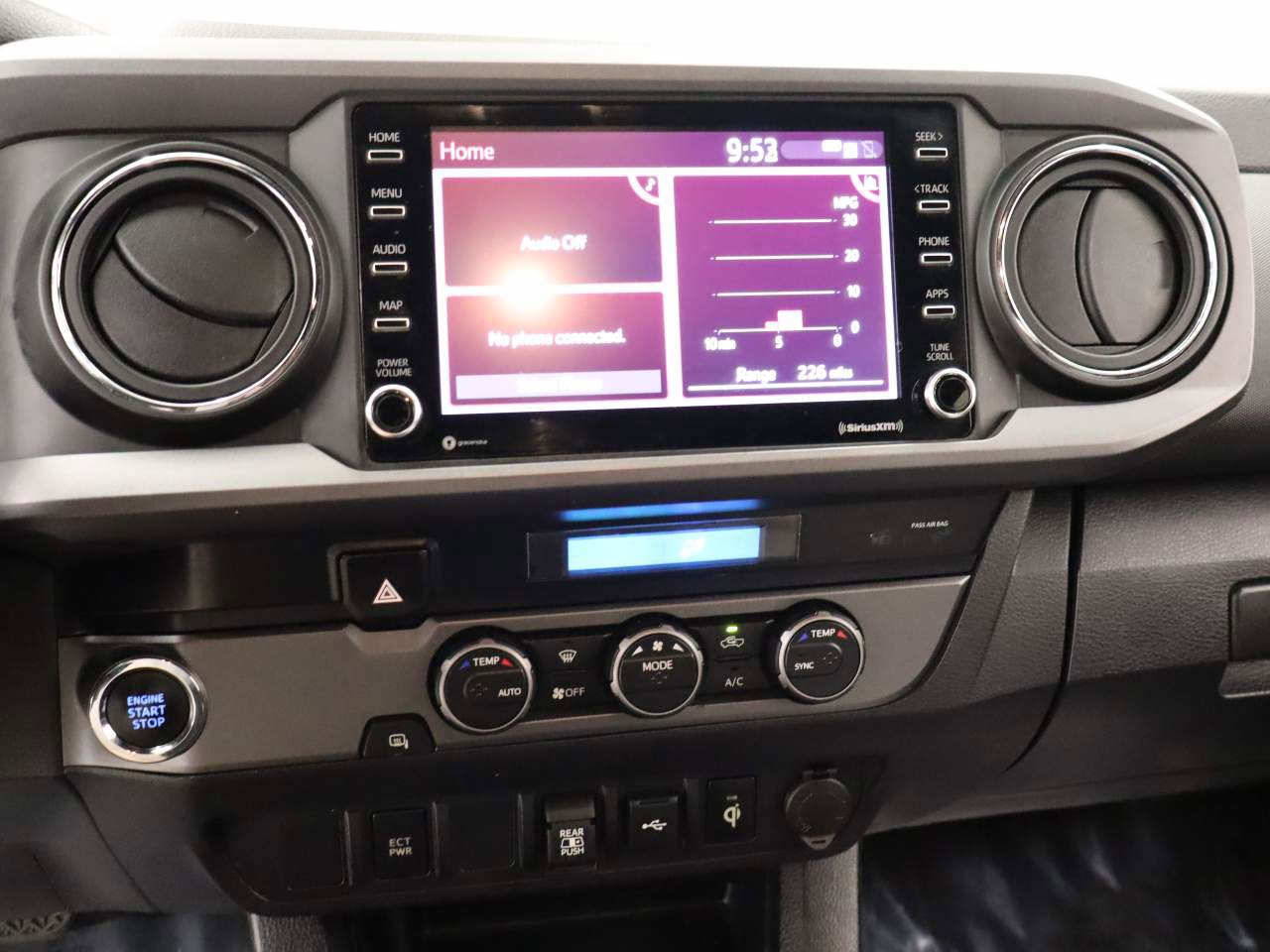 Used 2022 Toyota Tacoma TRD Off-Road image 10