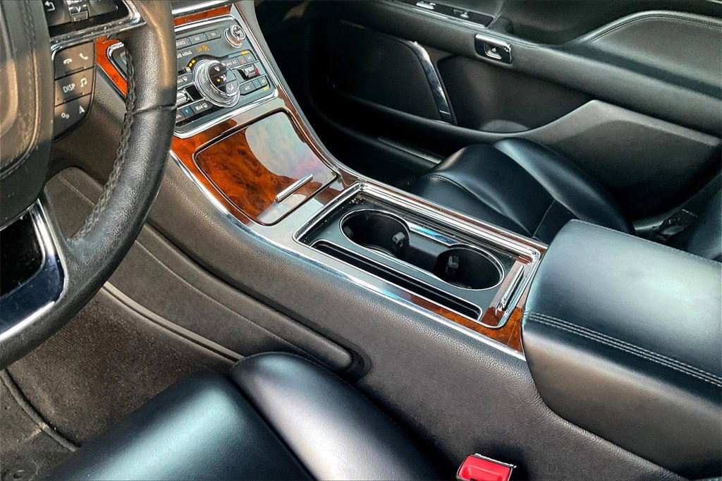 Used 2019 Lincoln Continental Premiere image 17