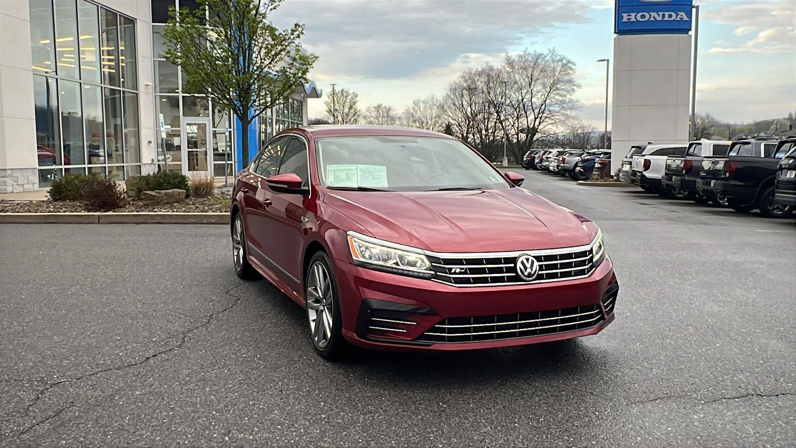 Used 2017 Volkswagen Passat 1.8T R-Line w/ R-Line Lighting Package video 1