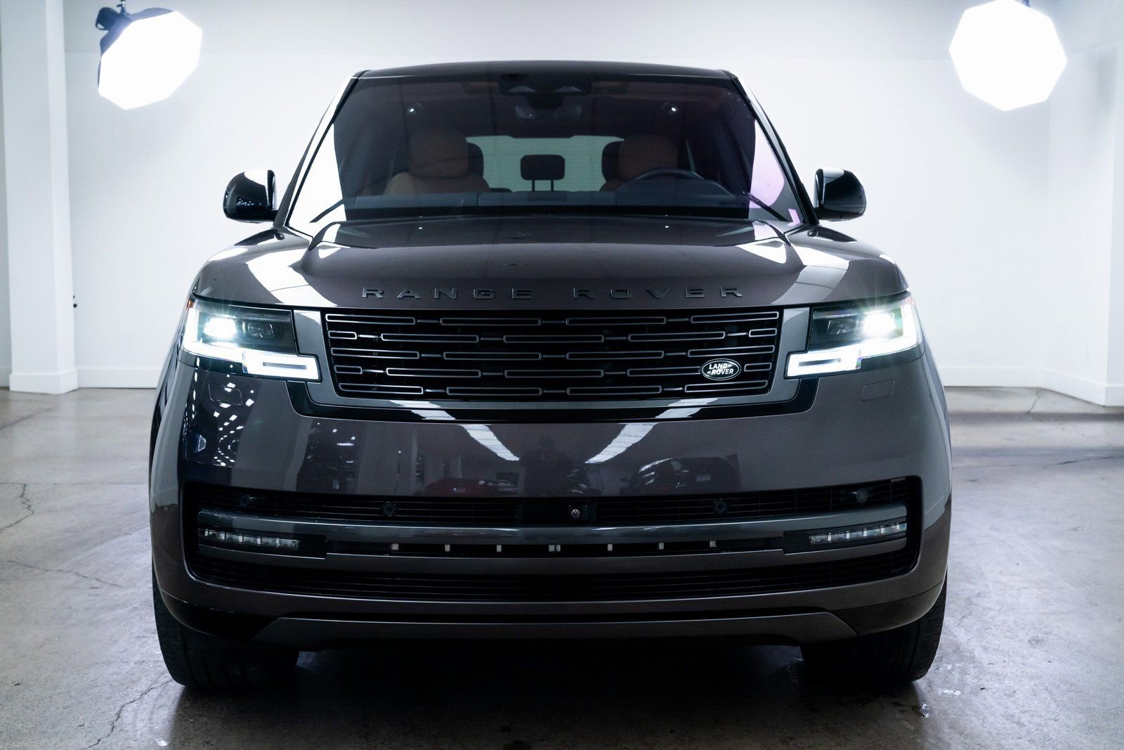 Used 2023 Land Rover Range Rover SE image 2