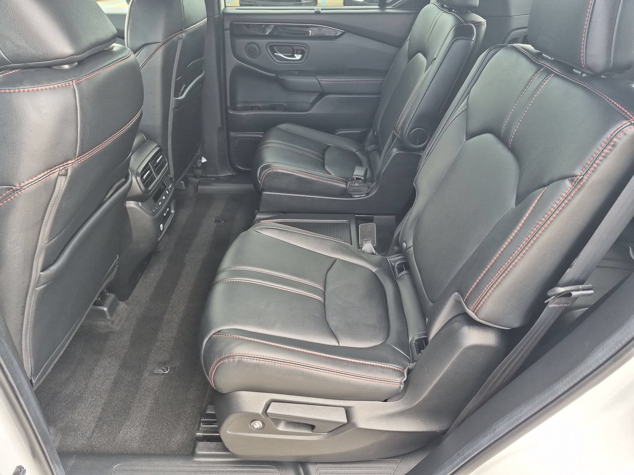 Certified 2025 Honda Pilot TrailSport image 24