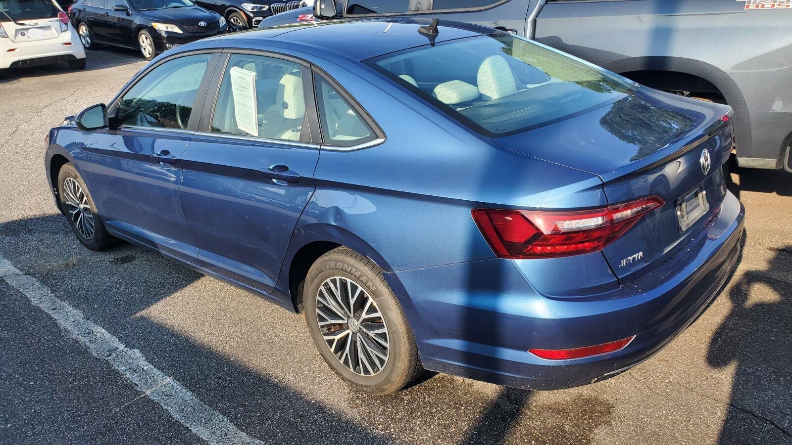 Used 2020 Volkswagen Jetta SE w/ SE Cold Weather Package FWD image 8
