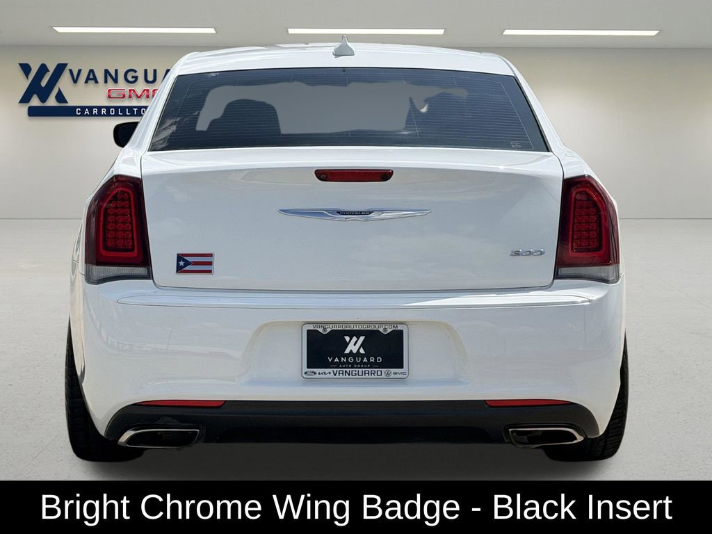 Used 2019 Chrysler 300 Touring w/ Sport Appearance Package RWD image 8