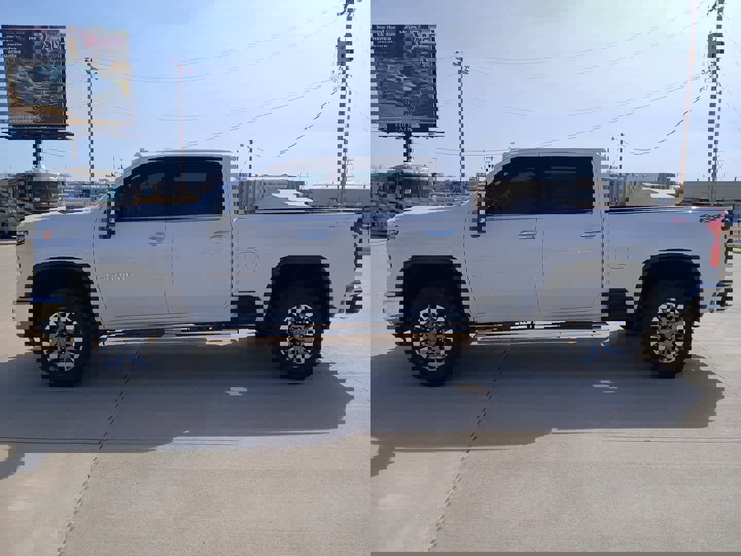 Used 2024 Chevrolet Silverado 2500 LTZ w/ LTZ Convenience Package image 3