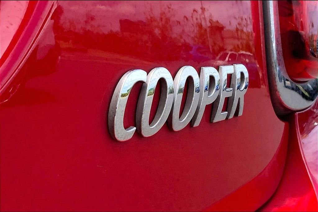 Used 2020 MINI Cooper 2-Door Hardtop FWD image 8