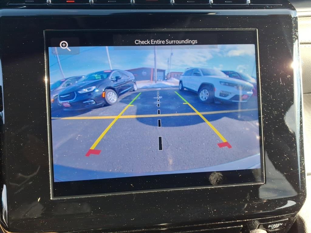 Used 2023 Jeep Grand Cherokee Laredo image 9