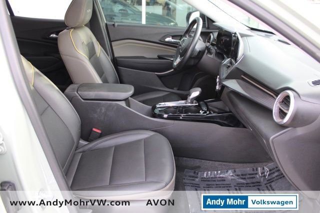 Used 2025 Chevrolet Trax ACTIV w/ Sunroof Package image 16