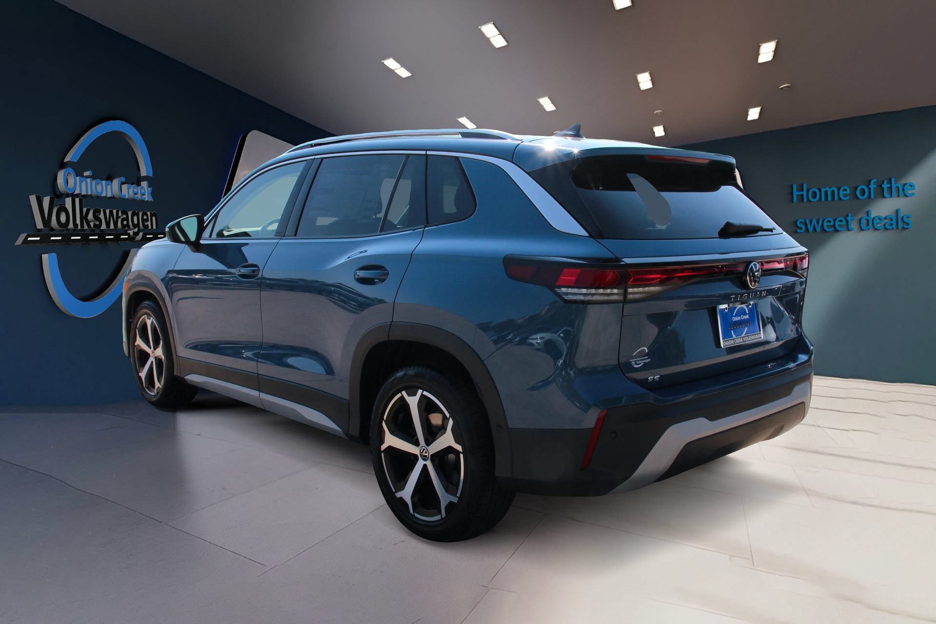 Certified 2025 Volkswagen Tiguan SE FWD image 6