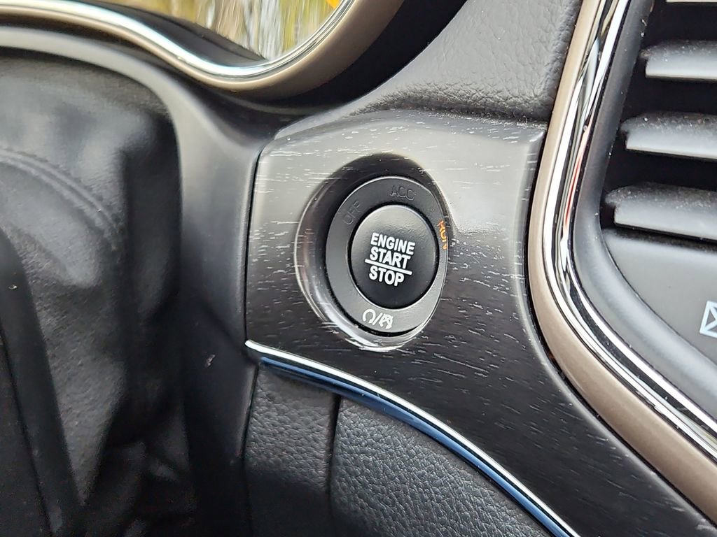 Used 2017 Jeep Grand Cherokee Limited image 17