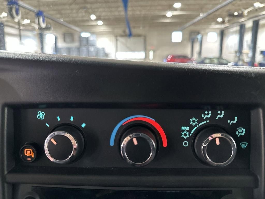 Used 2024 GMC Savana 2500 w/ Driver Convenience Package image 17