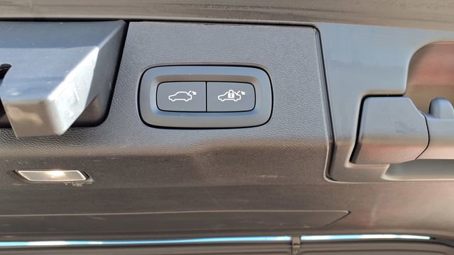 Certified 2023 Volvo XC60 B5 Plus w/ Climate Package image 11