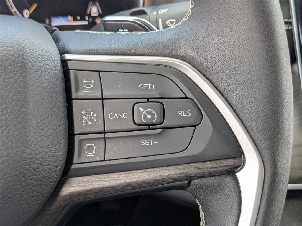 Used 2024 Jeep Grand Cherokee Limited image 24