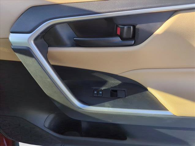 Certified 2022 Toyota RAV4 LE AWD/4WD image 27