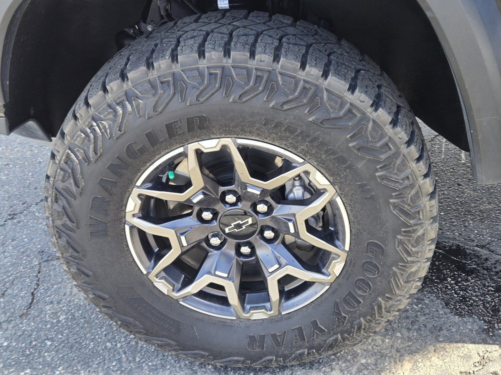 Used 2024 Chevrolet Colorado ZR2 w/ ZR2 Convenience Package III AWD/4WD image 41