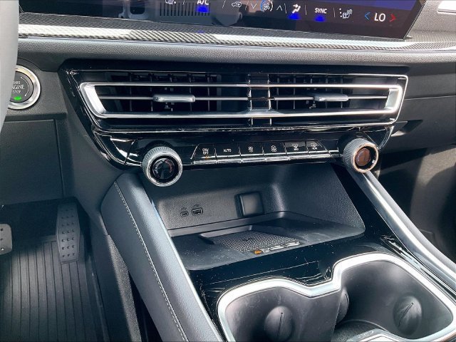 New 2027 Chevrolet Traverse Z71 w/ Enhanced Driving Package AWD/4WD image 24