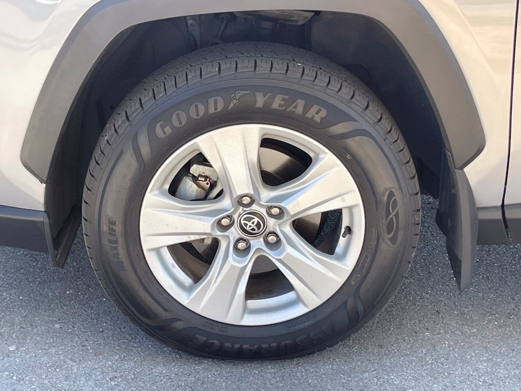 Used 2021 Toyota RAV4 XLE AWD/4WD image 32