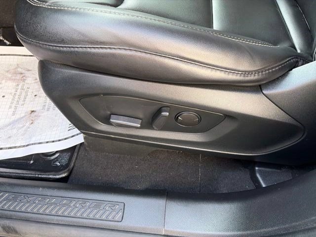 Used 2022 Ford Explorer XLT w/ Equipment Group 202A AWD/4WD image 12