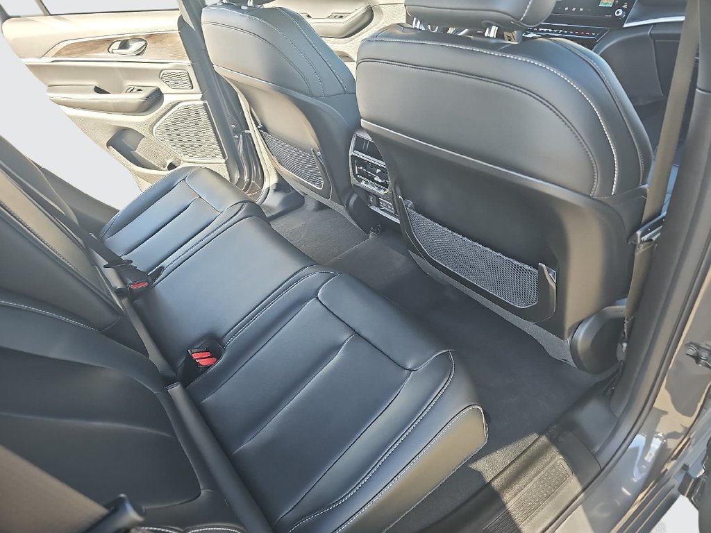 Used 2026 Jeep Grand Cherokee Limited AWD/4WD image 11