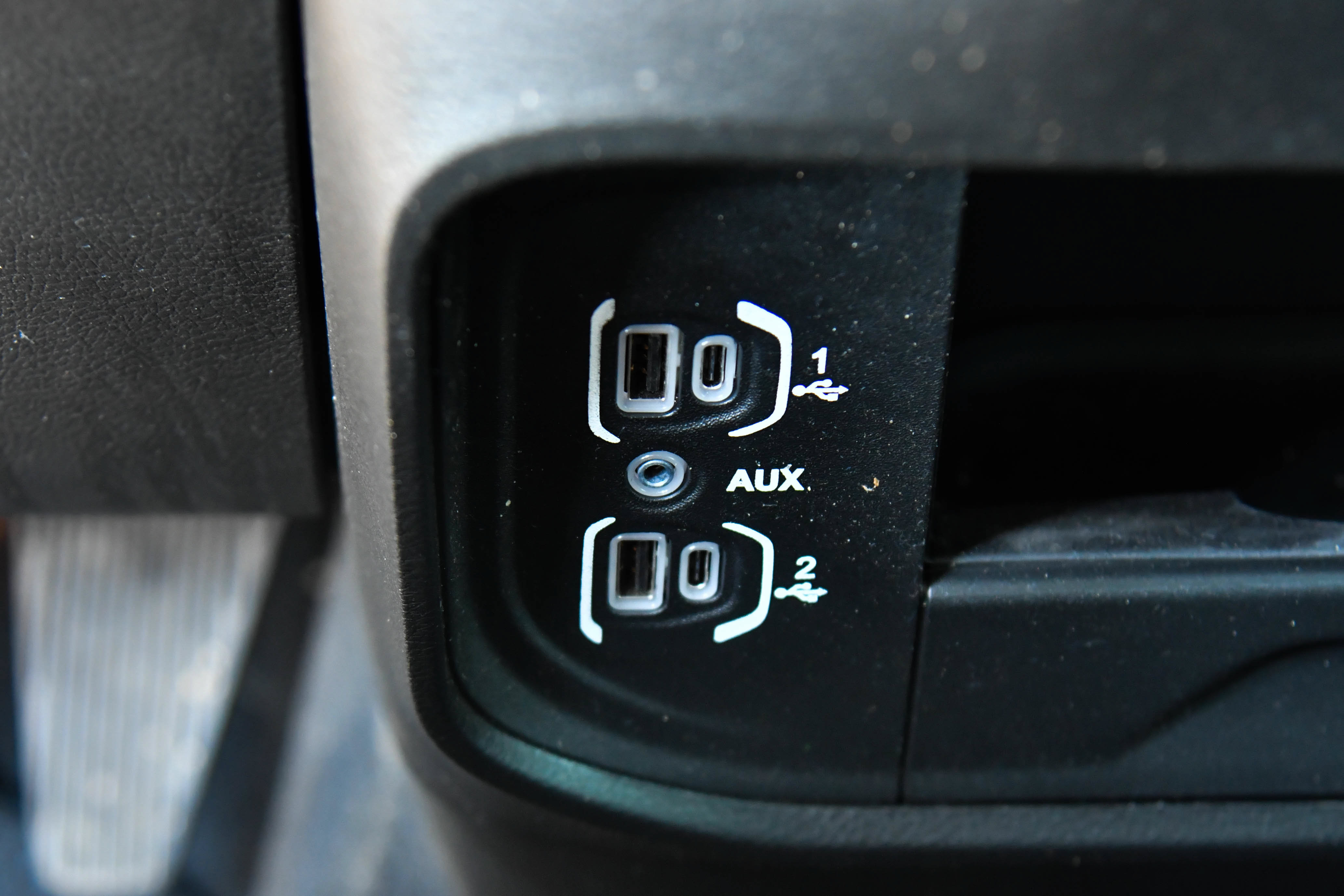 Used 2026 RAM 2500 Laramie AWD/4WD image 32
