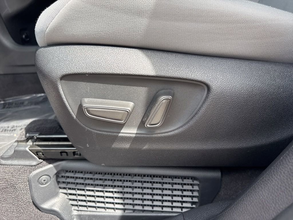 Used 2025 Toyota Sienna LE FWD image 10