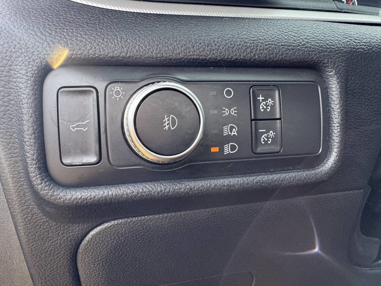 Used 2020 Ford Explorer XLT w/ Equipment Group 202A image 25