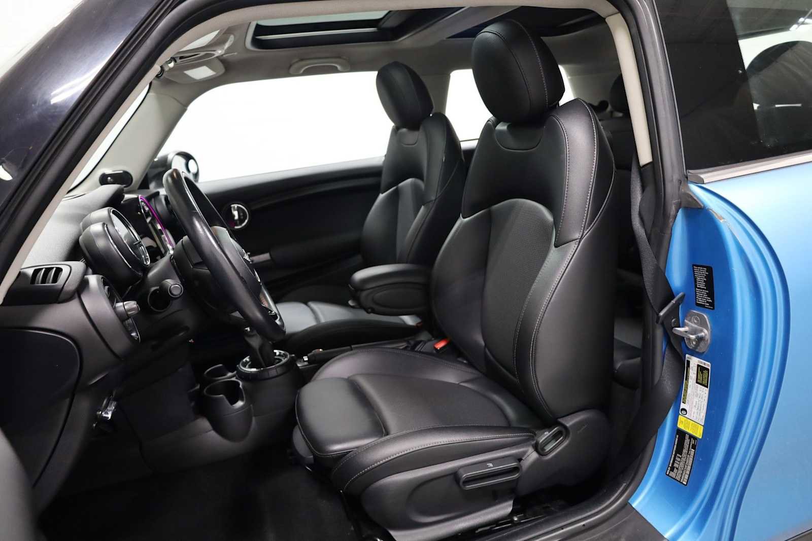 Used 2015 MINI Cooper 2-Door Hardtop image 5