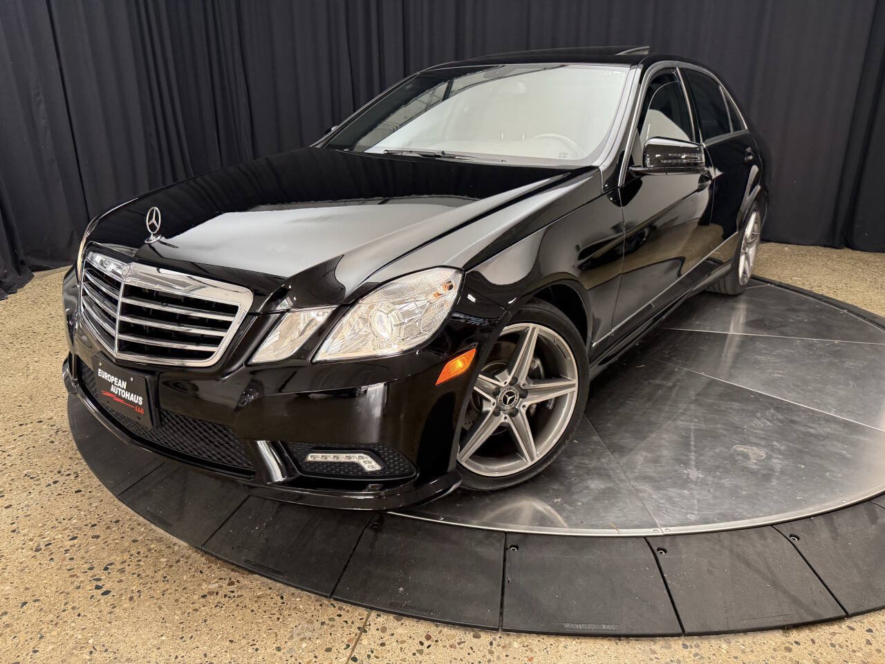 Used 2011 Mercedes-Benz E 350 4MATIC Sedan image 2
