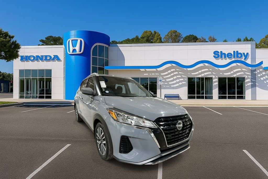 Used 2023 Nissan Kicks SV image 2