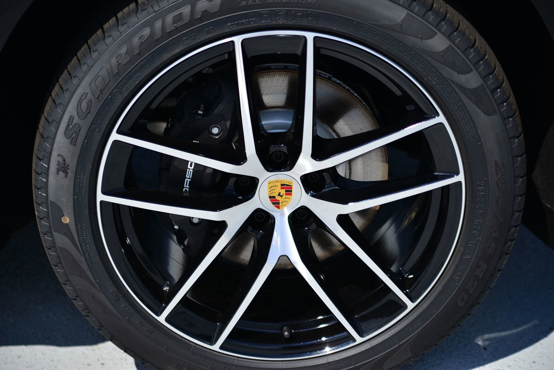 Used 2025 Porsche Macan image 12