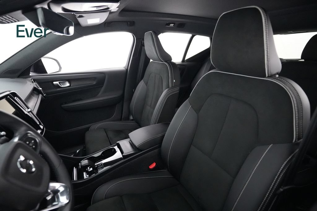 Used 2023 Volvo XC40 Recharge Plus AWD/4WD image 4