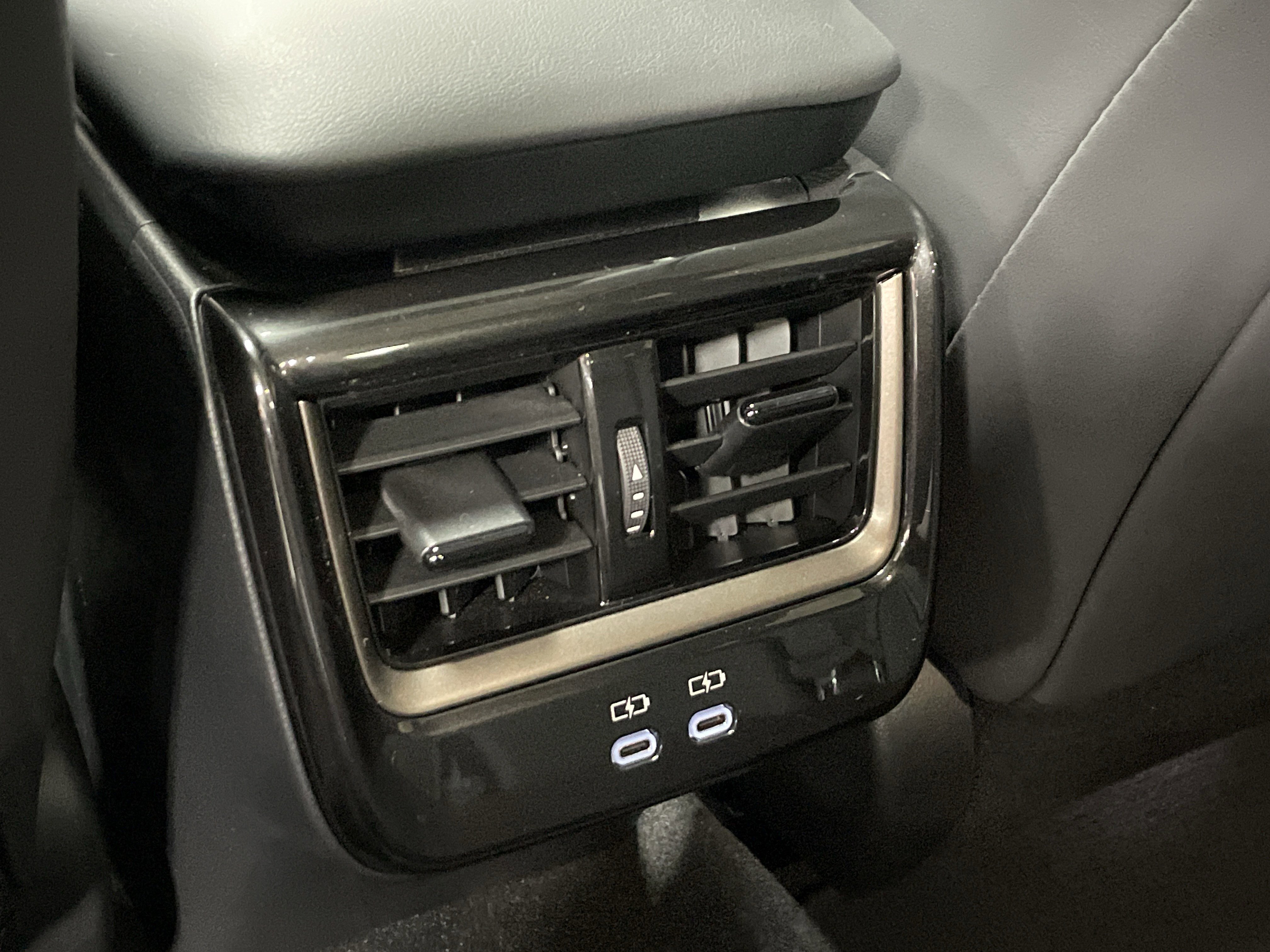 Used 2024 Toyota Crown Limited image 29