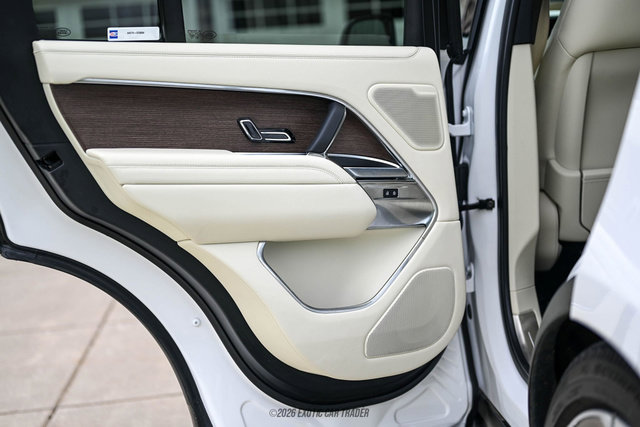 Used 2025 Land Rover Range Rover SE image 29