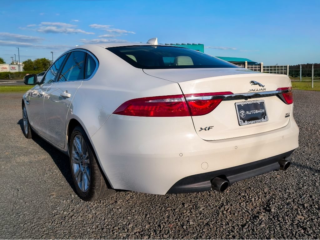 Used 2017 Jaguar XF Premium AWD/4WD image 8