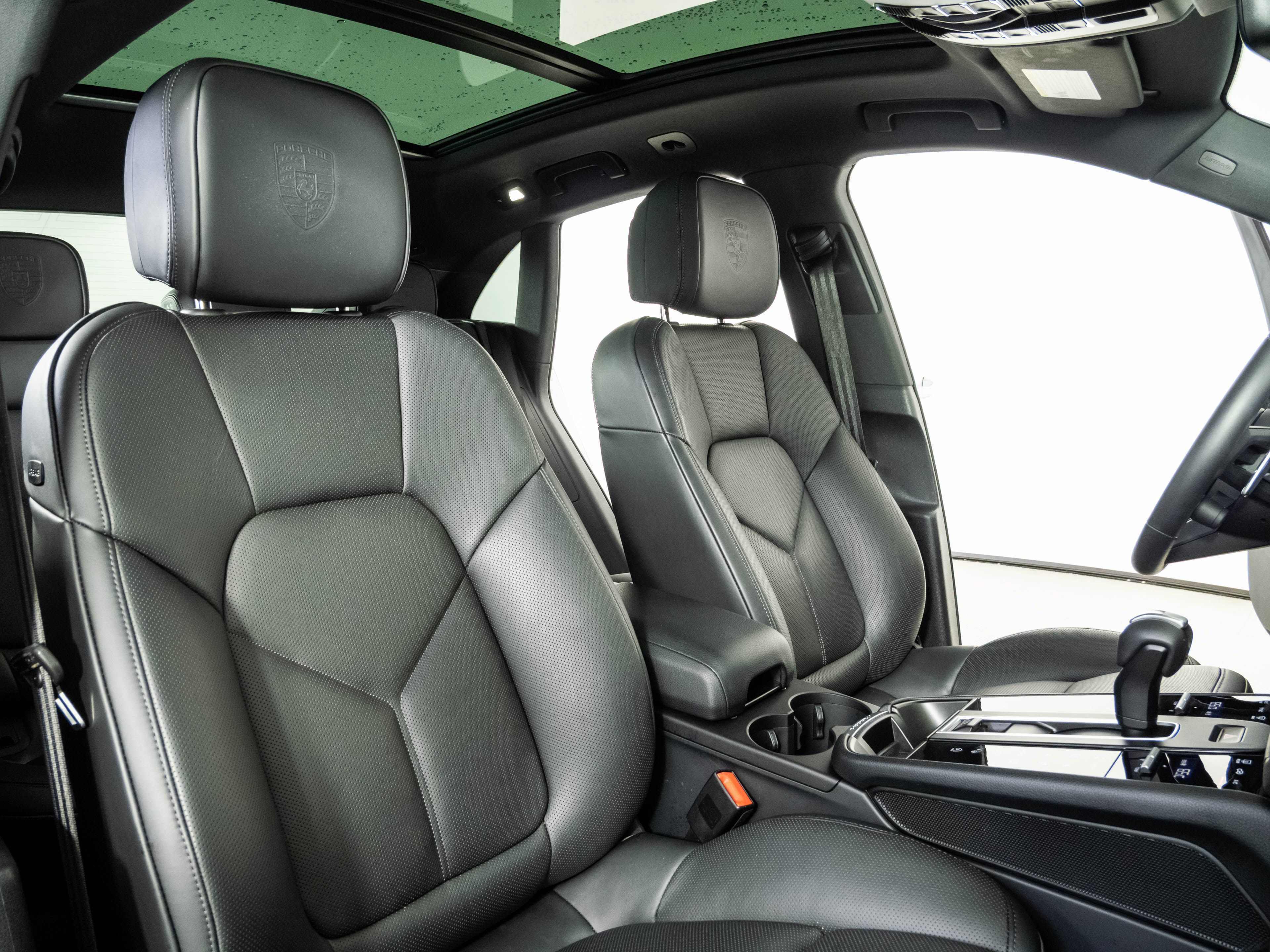Certified 2026 Porsche Macan AWD/4WD image 24