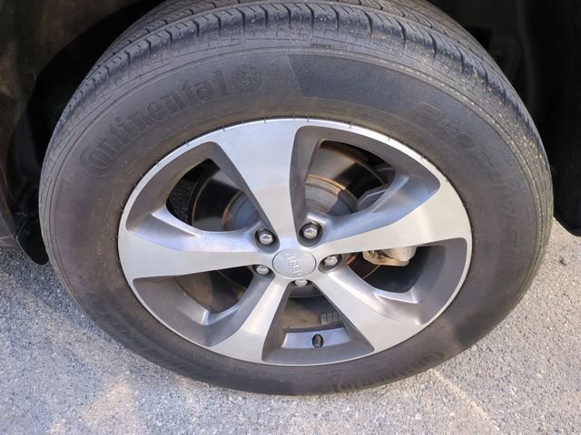 Used 2022 Jeep Cherokee Limited AWD/4WD image 9