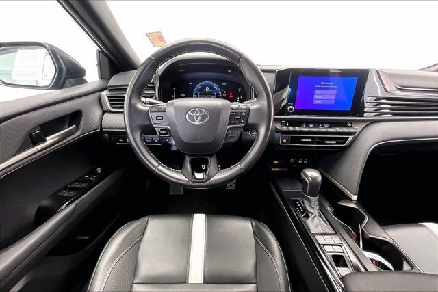 Used 2025 Toyota Camry SE FWD image 4