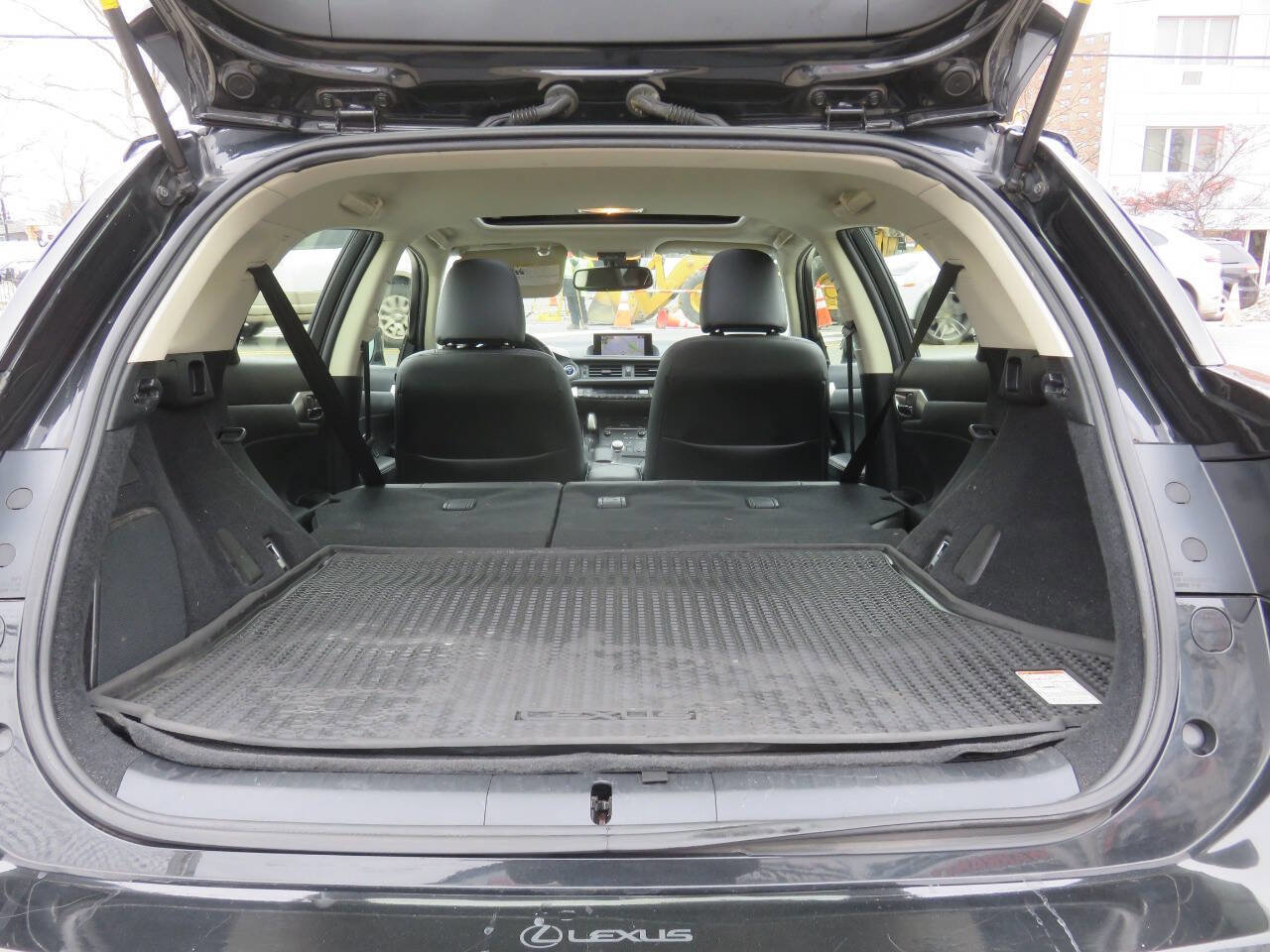 Used 2017 Lexus CT 200h Base 4dr Hatchback w/ Navigation System Package image 25