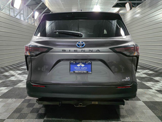 Used 2023 Toyota Sienna LE image 6