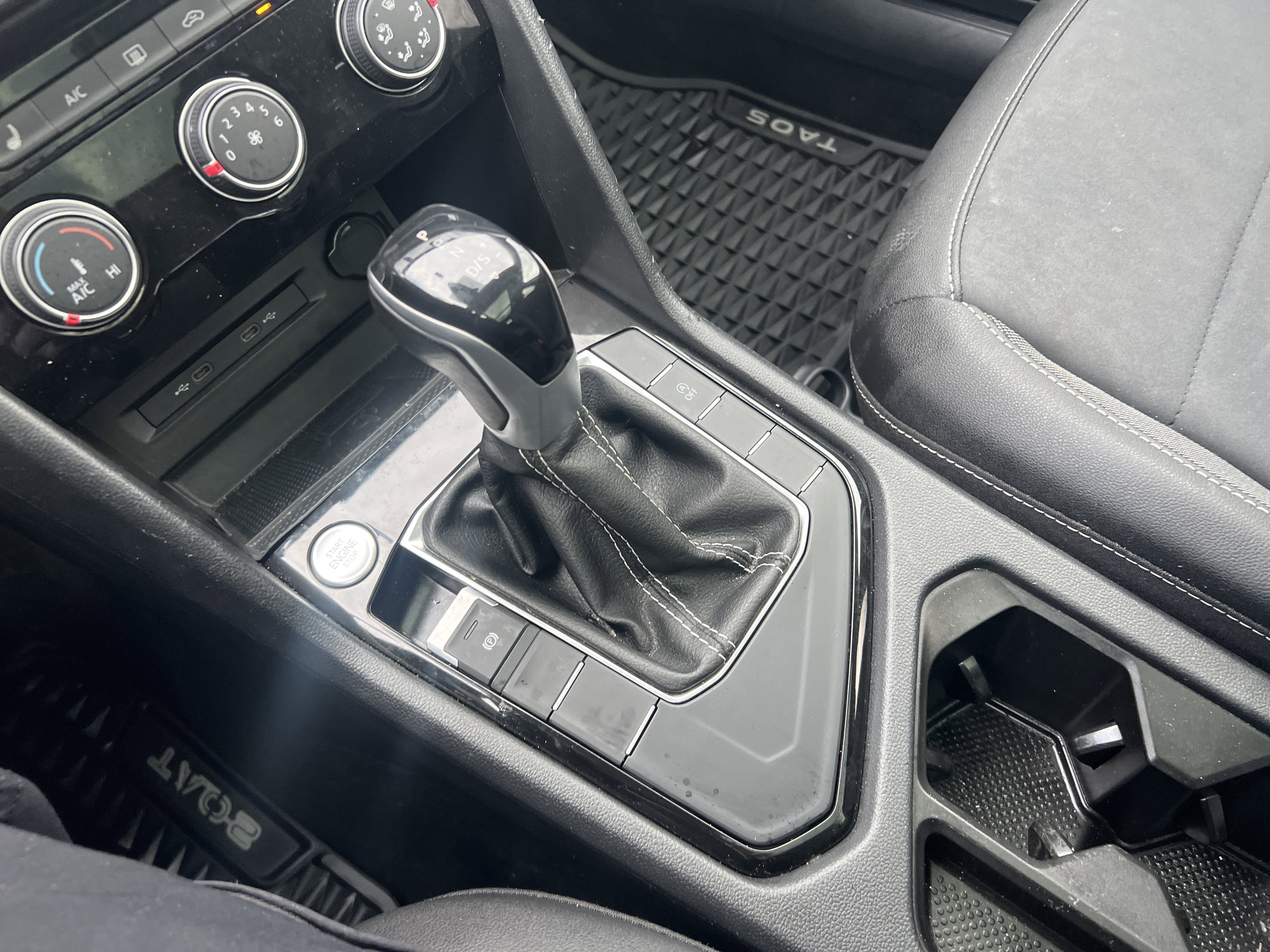 Certified 2023 Volkswagen Taos SE w/ Panoramic Sunroof Package FWD image 24