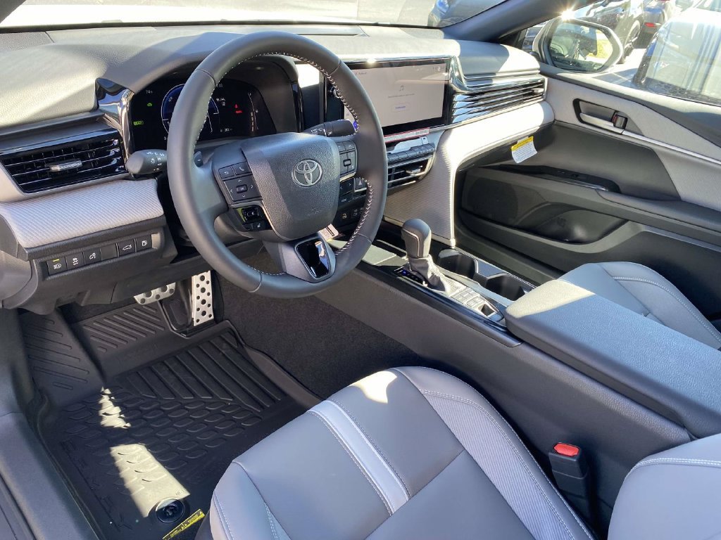 New 2026 Toyota Camry Hybrid FWD image 16